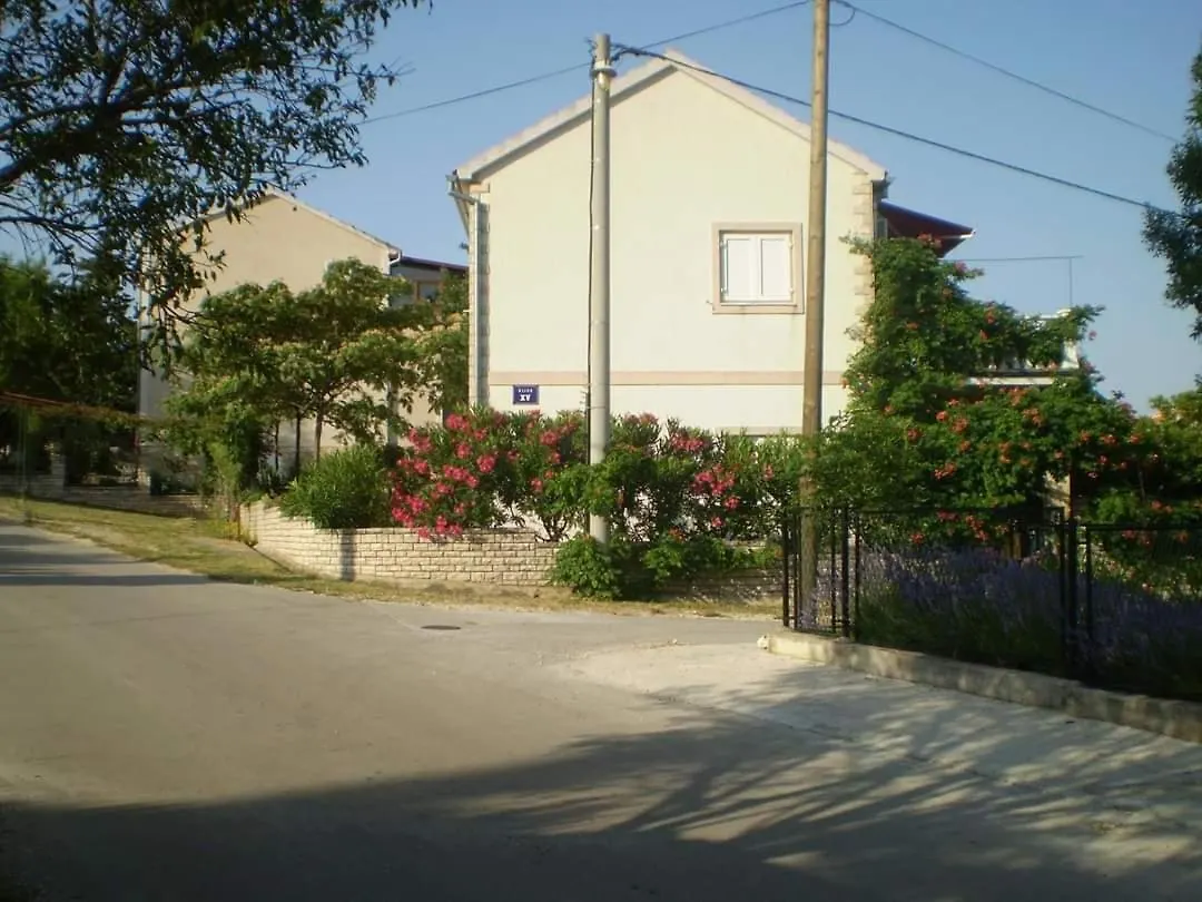 Happy 2Bedroom Apartments Gornji Karin